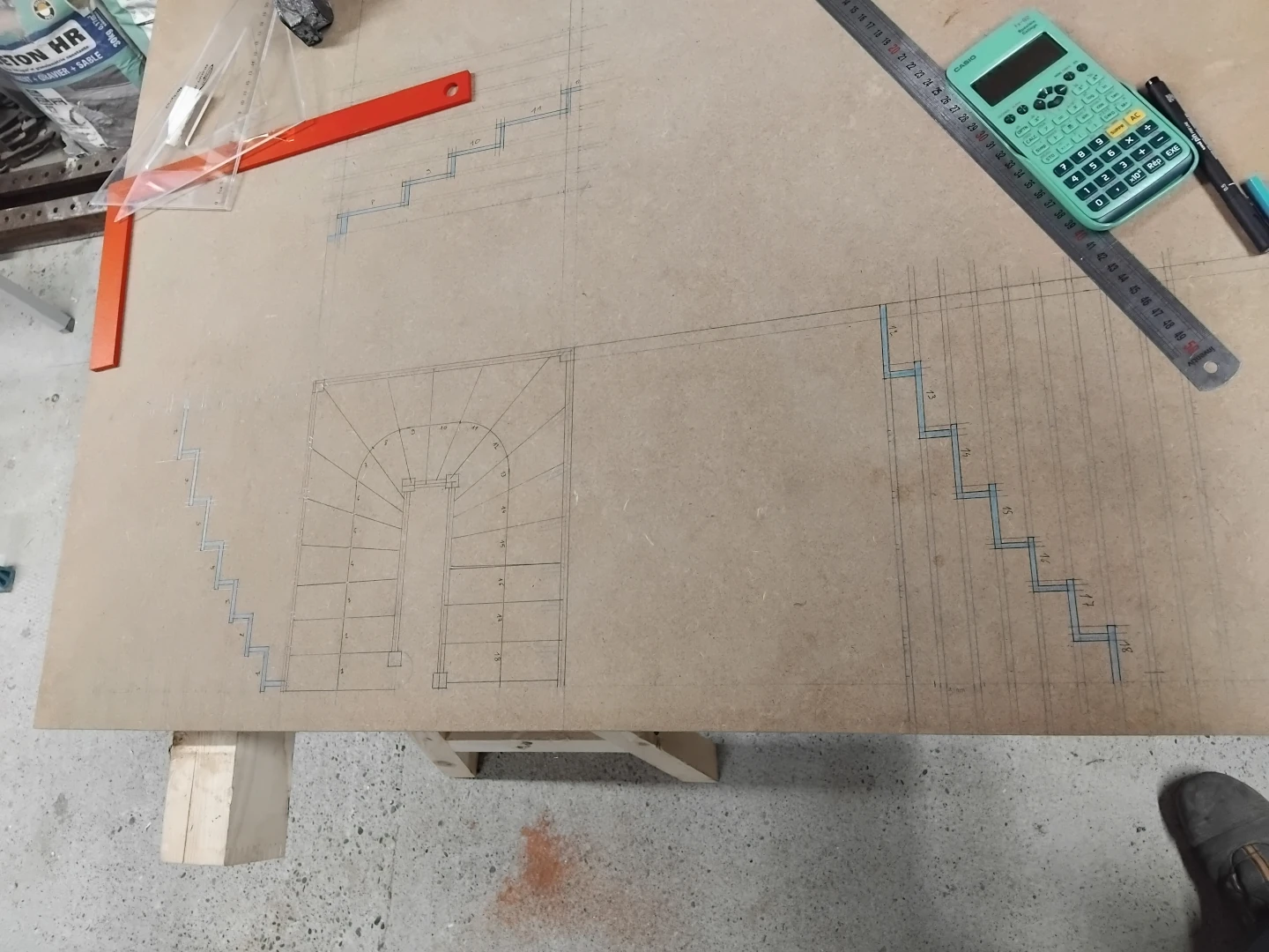 Dixieme escalier sur carton